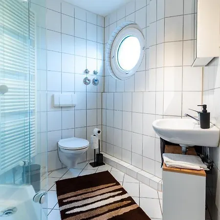 Apartment Mercedes I Stuttgart I Kitchen I Office I Parkplatz *