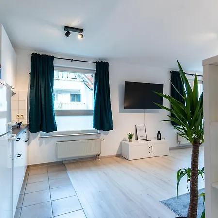 Apartment Mercedes I Stuttgart I Kitchen I Office I Parkplatz Boeblingen