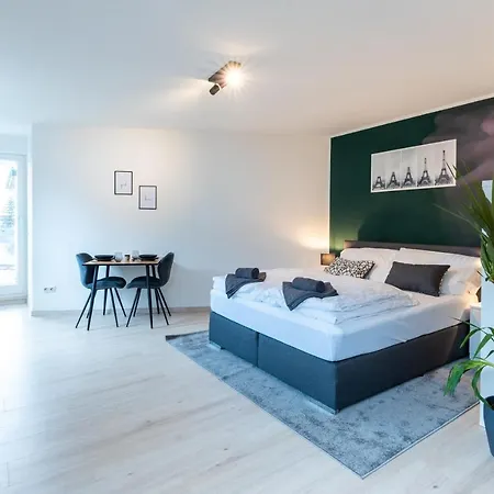 Mercedes I Stuttgart I Kitchen I Office I Parkplatz *