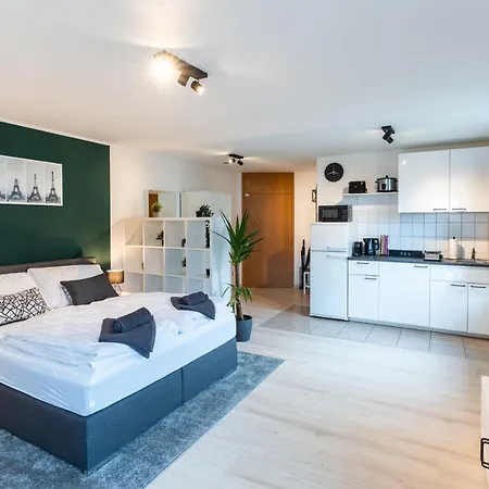 Apartment Mercedes I Stuttgart I Kitchen I Office I Parkplatz *