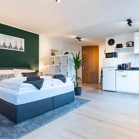 Mercedes I Stuttgart I Kitchen I Office I Parkplatz *