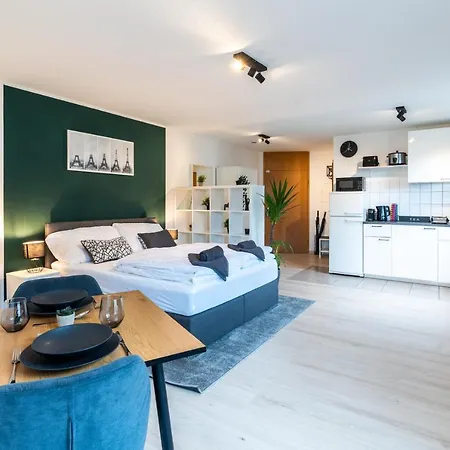 Mercedes I Stuttgart I Kitchen I Office I Parkplatz * Boeblingen